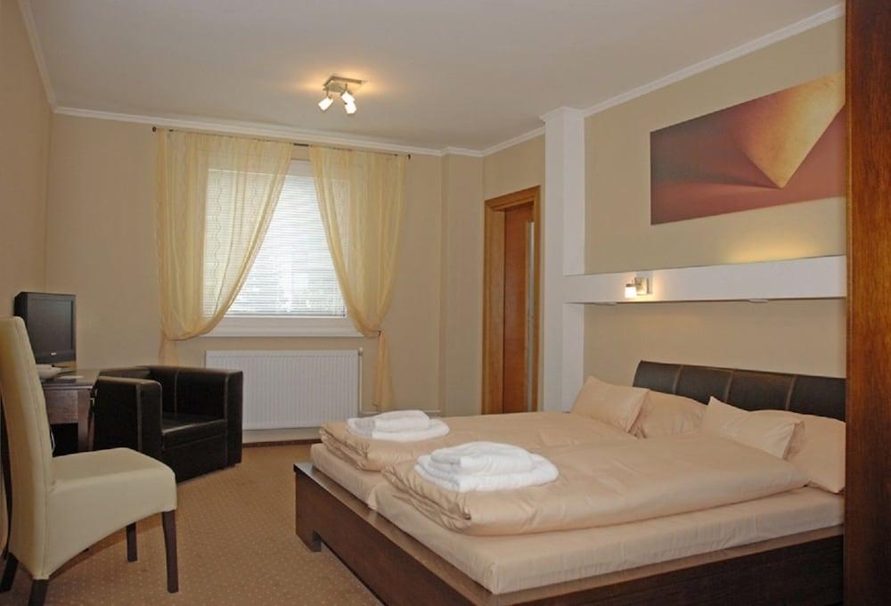 Hotel Galileo زيلينا المظهر الخارجي الصورة